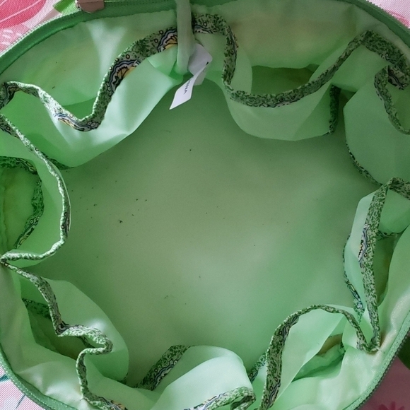 leaf  makeup/toiletry bag. - Picture 11 of 14